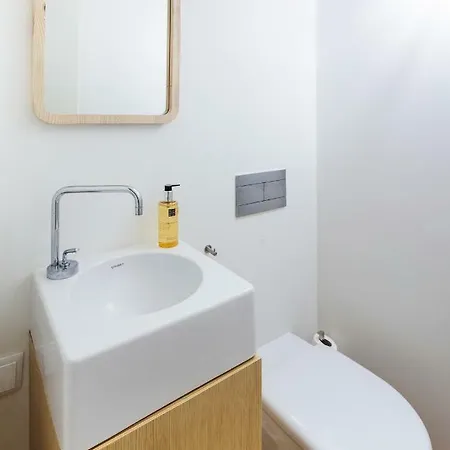 Glory Days Apartment